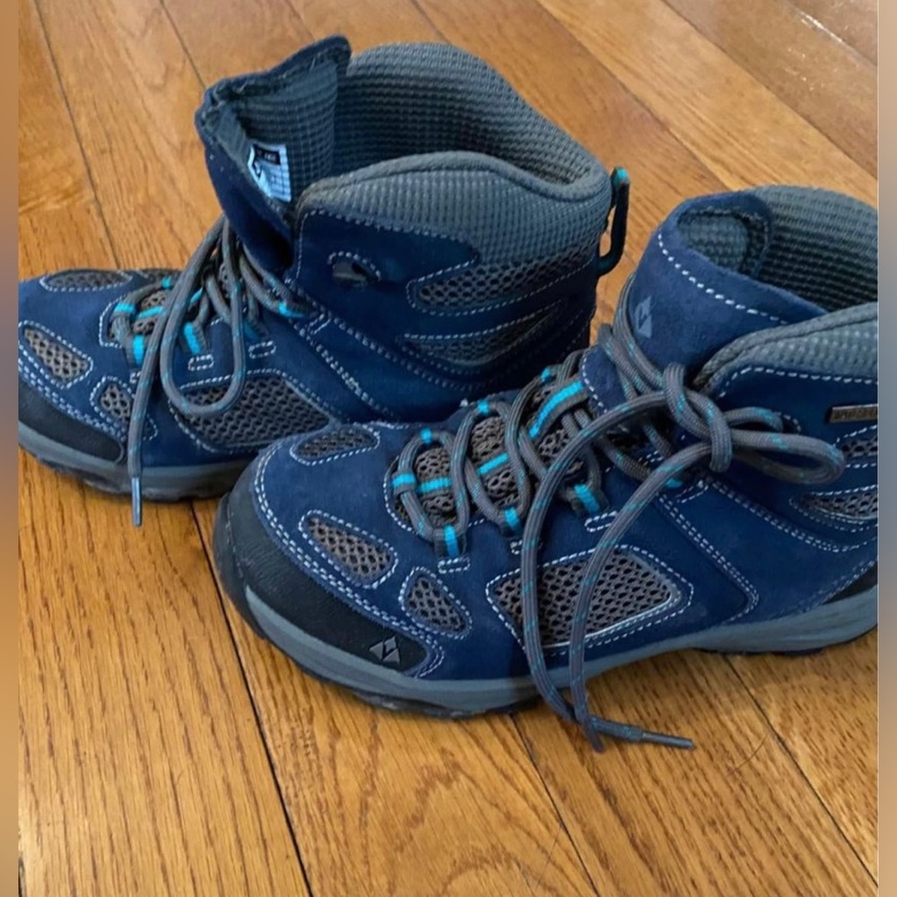 Girls hiking boots
